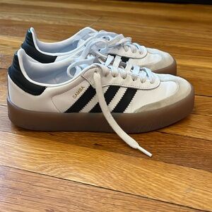 Adidas Sambae Sneakers 7US women. Gently used
